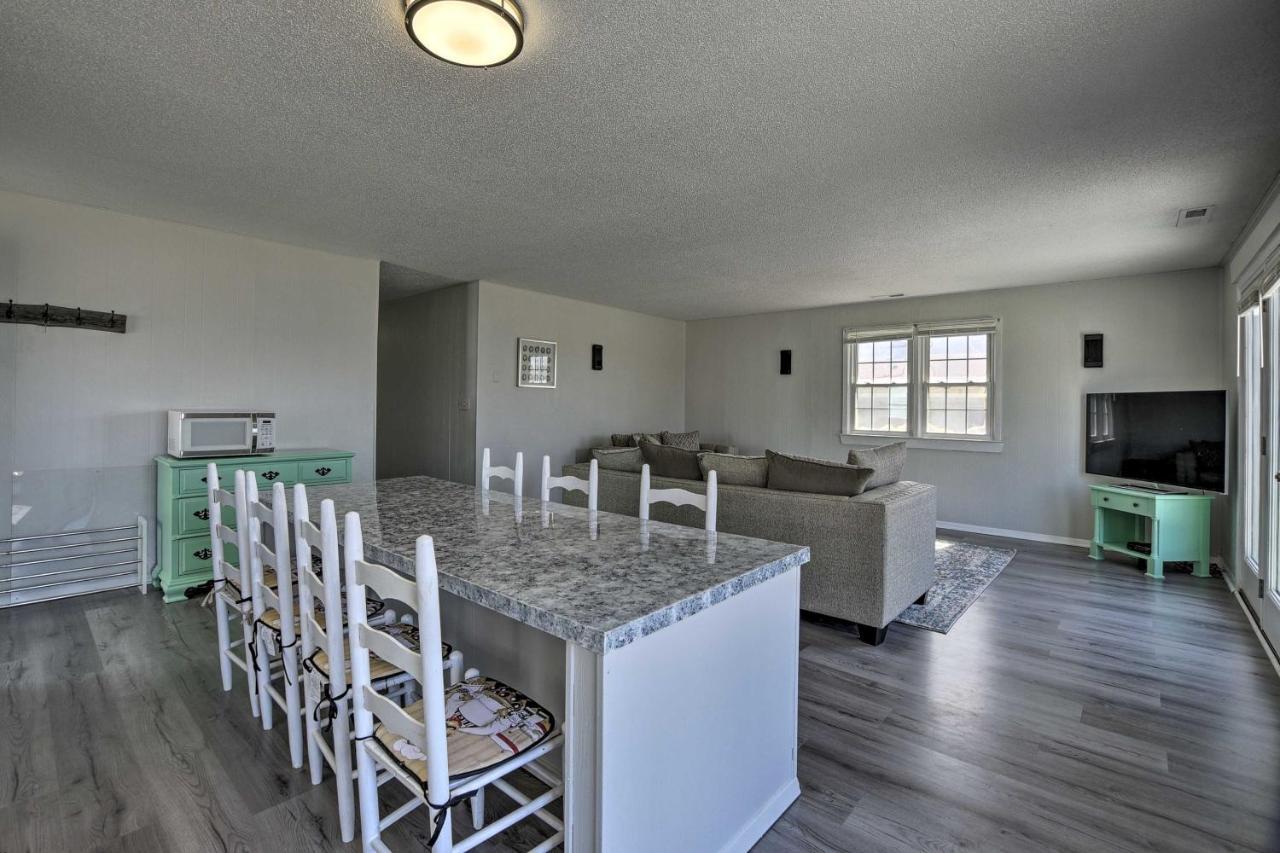 Oak Island Beach Abode With Deck Walk To Shore! מראה חיצוני תמונה