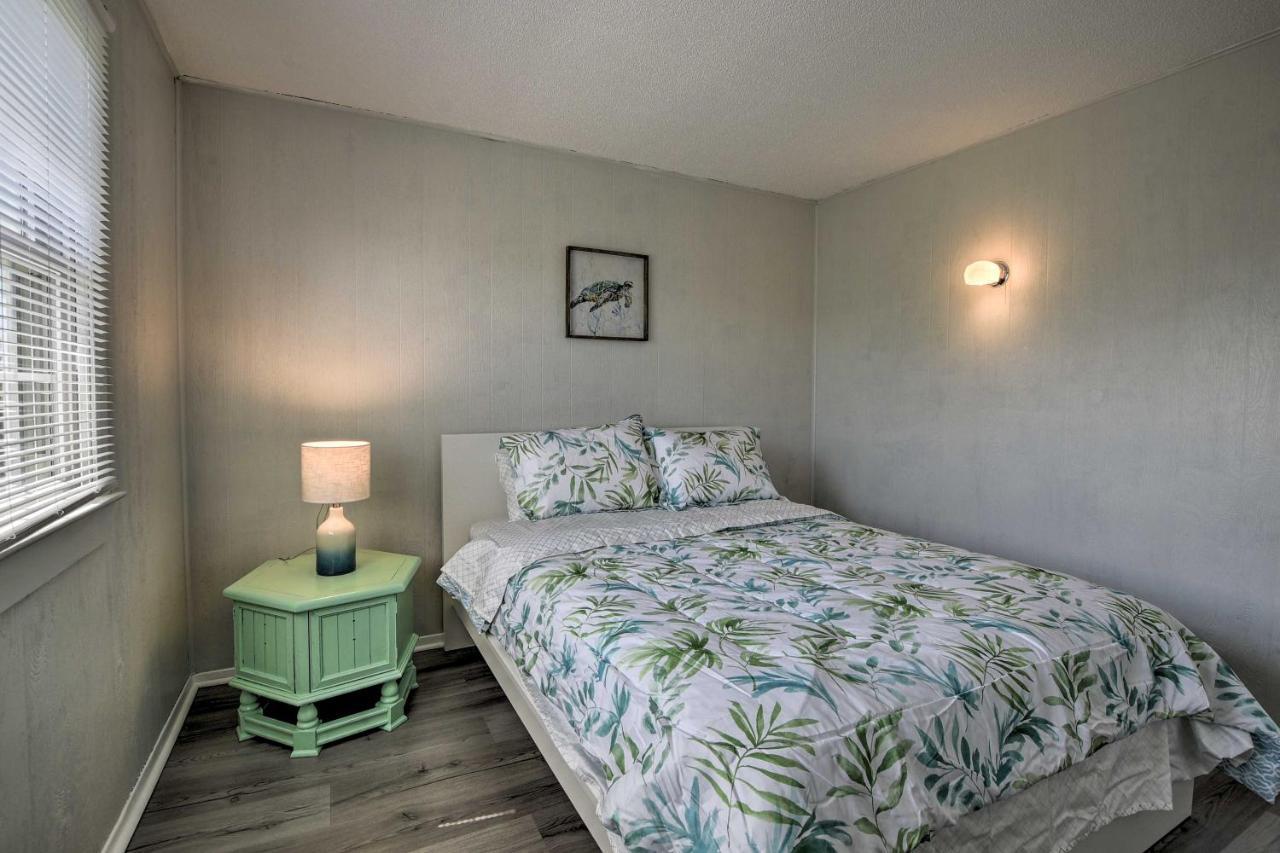Oak Island Beach Abode With Deck Walk To Shore! מראה חיצוני תמונה