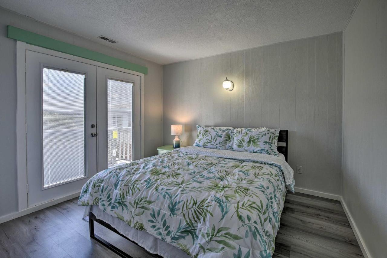 Oak Island Beach Abode With Deck Walk To Shore! מראה חיצוני תמונה