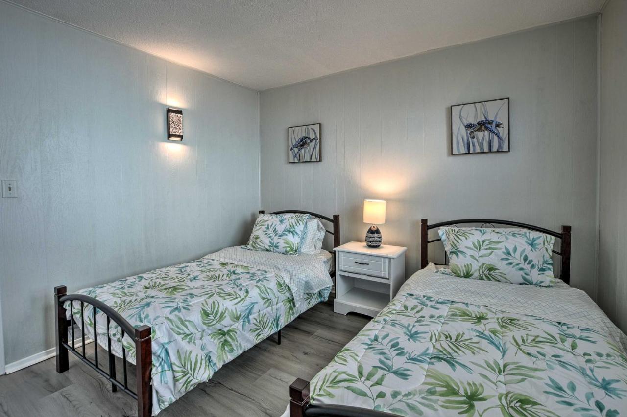 Oak Island Beach Abode With Deck Walk To Shore! מראה חיצוני תמונה