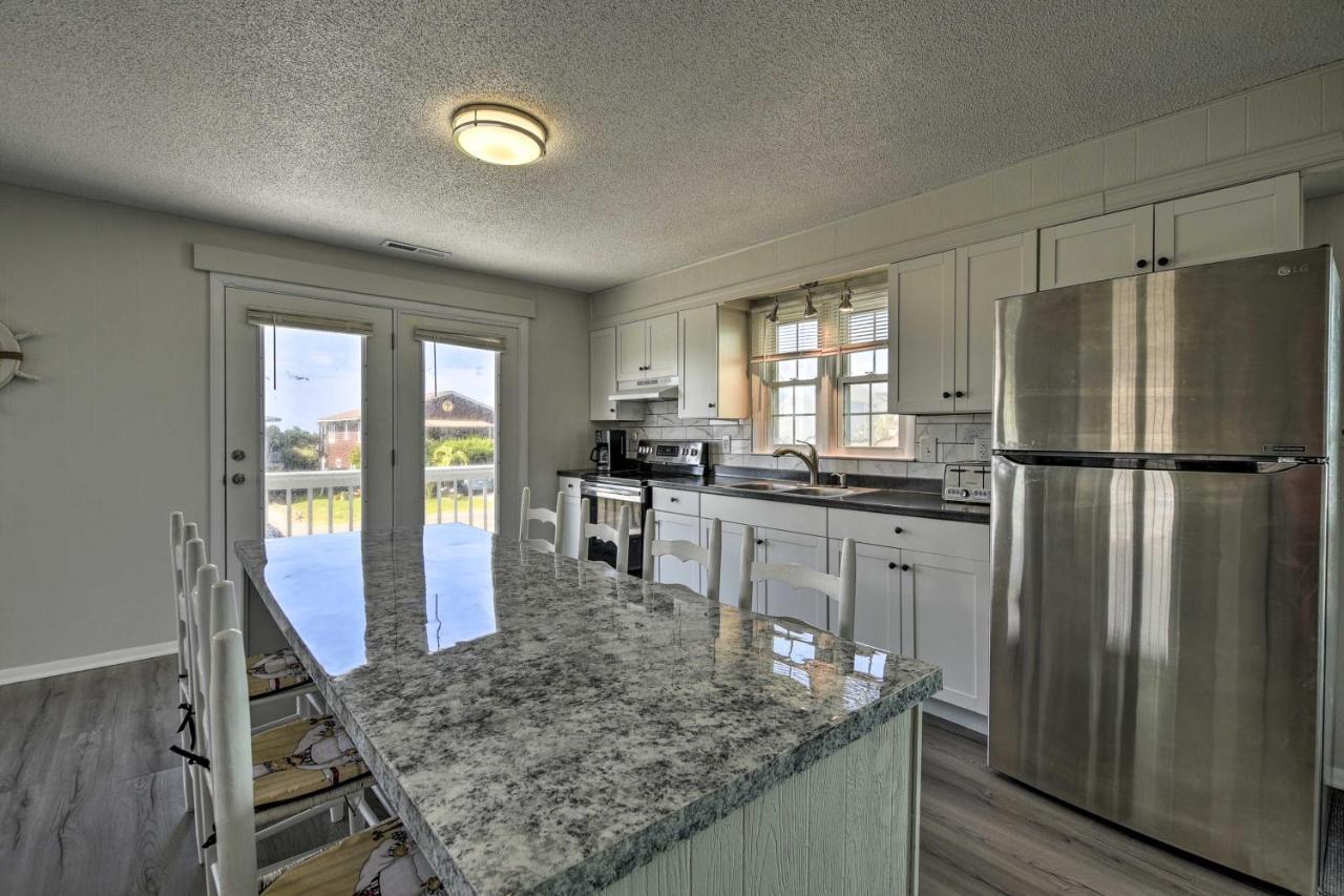 Oak Island Beach Abode With Deck Walk To Shore! מראה חיצוני תמונה